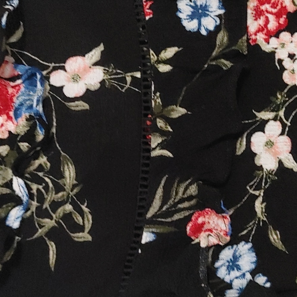 Doe & Rae Black Floral Blouse Sz Small Shoulder Sleeve EUC - Picture 5 of 7